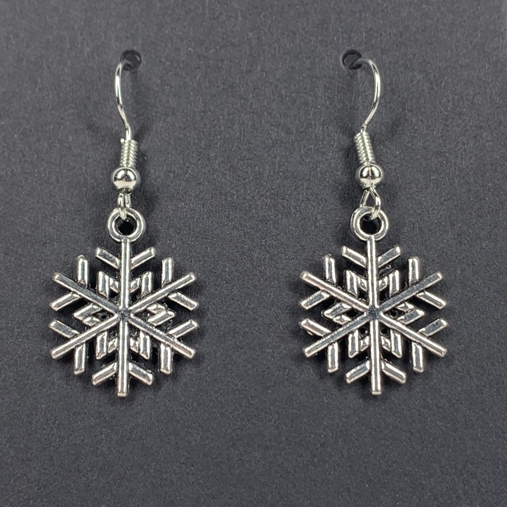 5/$25 Christmas Earrings Snowflake Silver Tone Holidays Gift